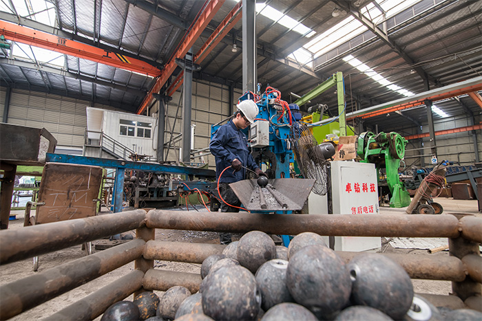 西藏網架配件-螺栓球加工車間